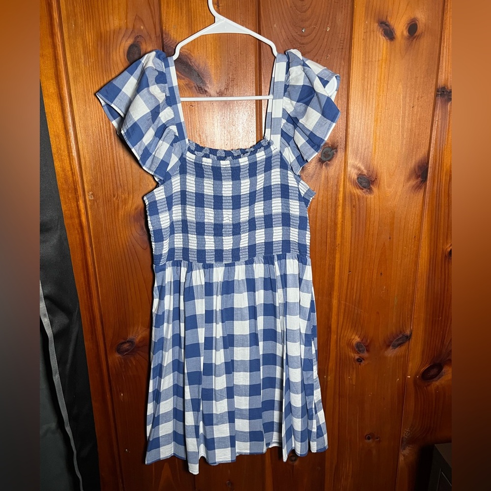 This plaid Old Navy dress has never been worn, and is a medium